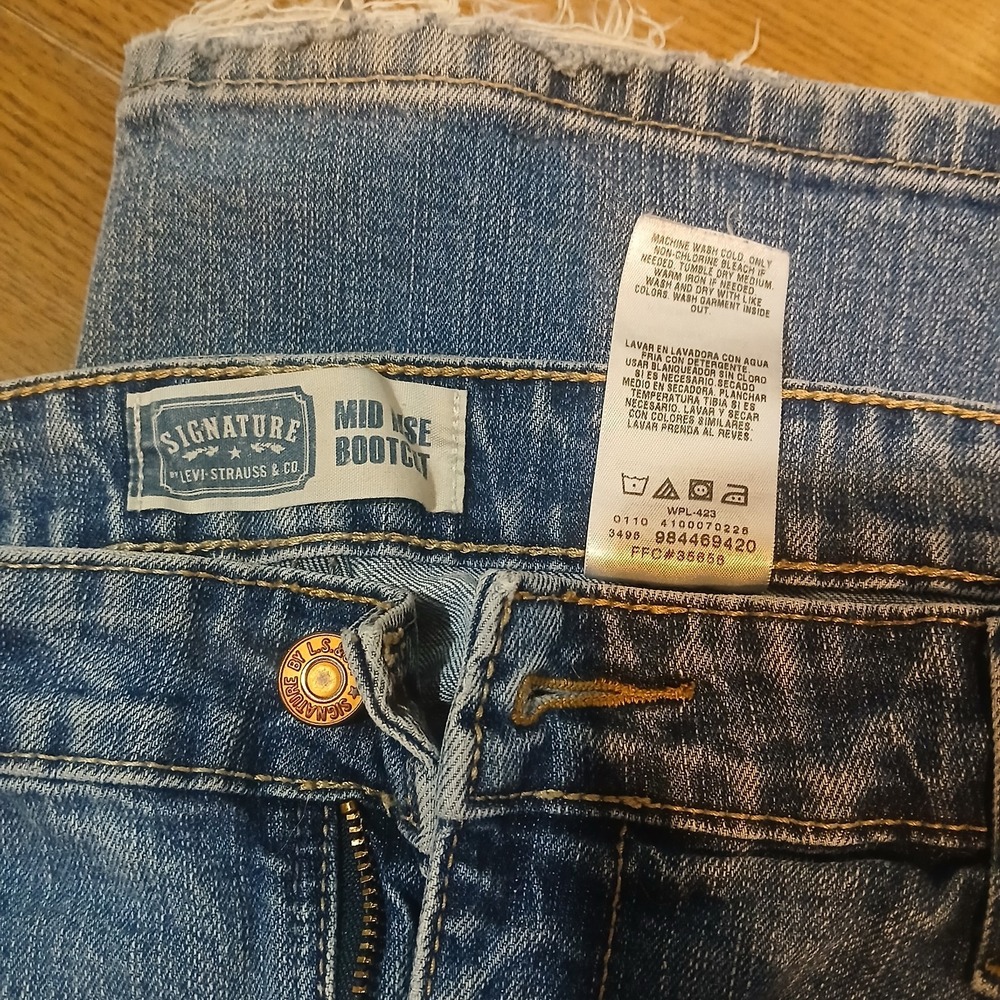 Levi's Strauss Women's Jean Stretch Mid Rise Bootcut Size Misses 12 Short